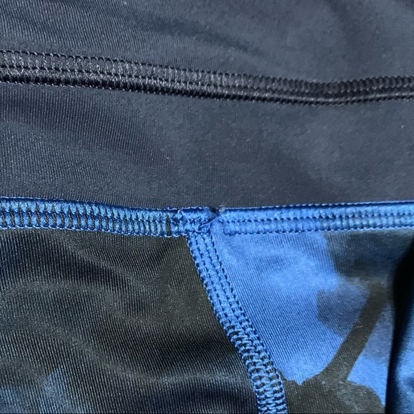 Lululemon Blue Ink Floral Run Inspire II Crop Leggings - Picture 7 of 8